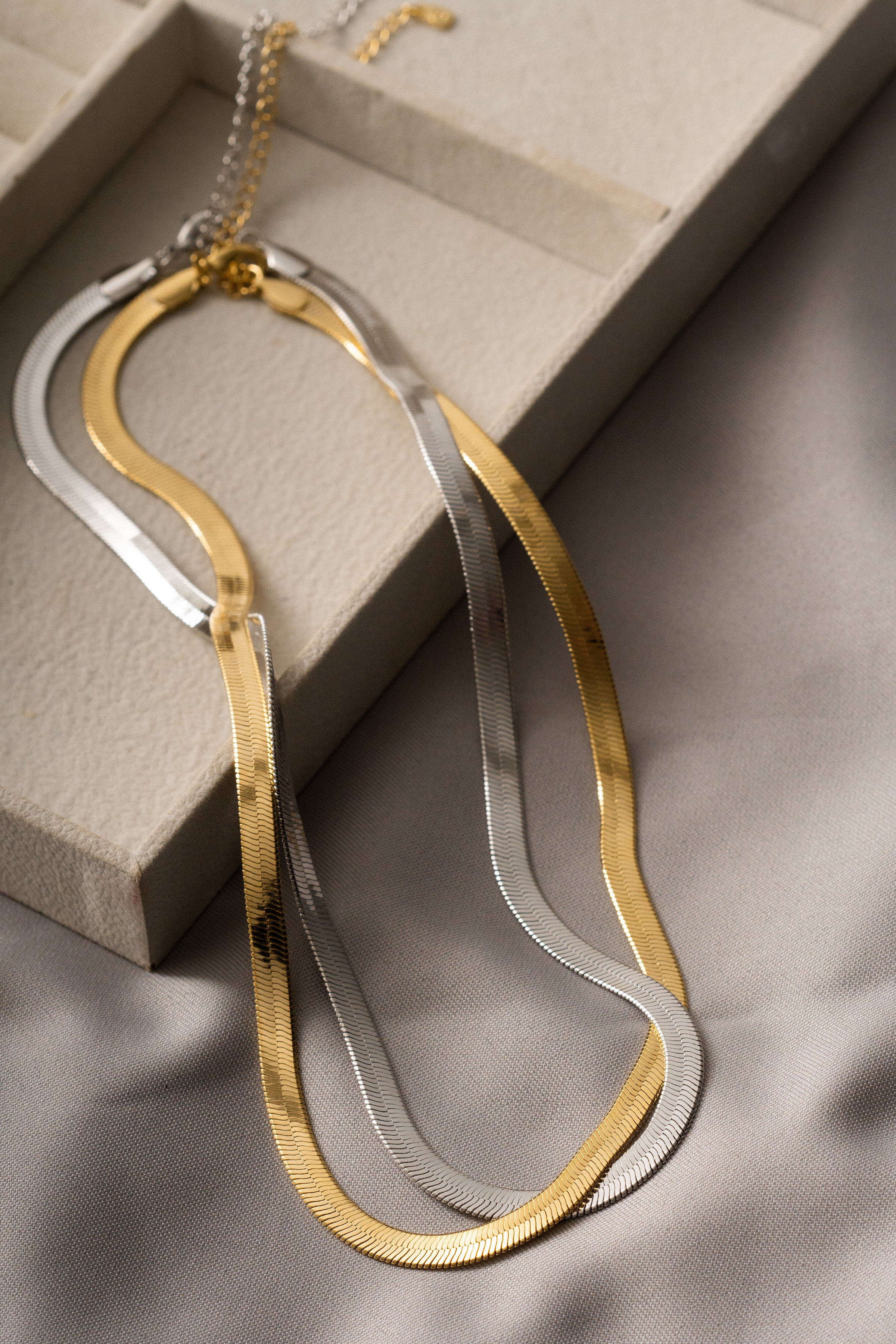 CHOKER FITA LISA DOURADO