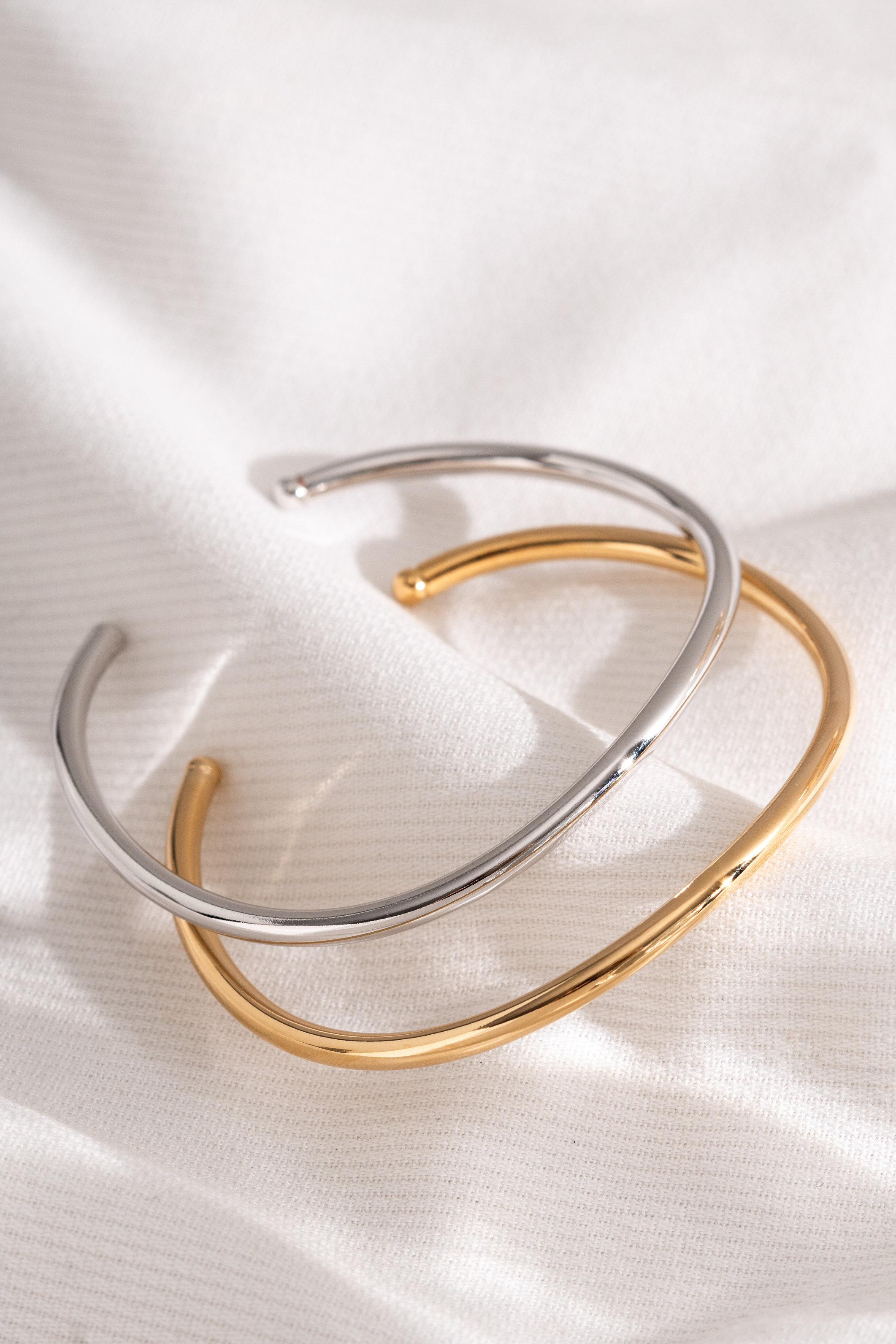 BRACELETE ONDULADO LISO DOURADO