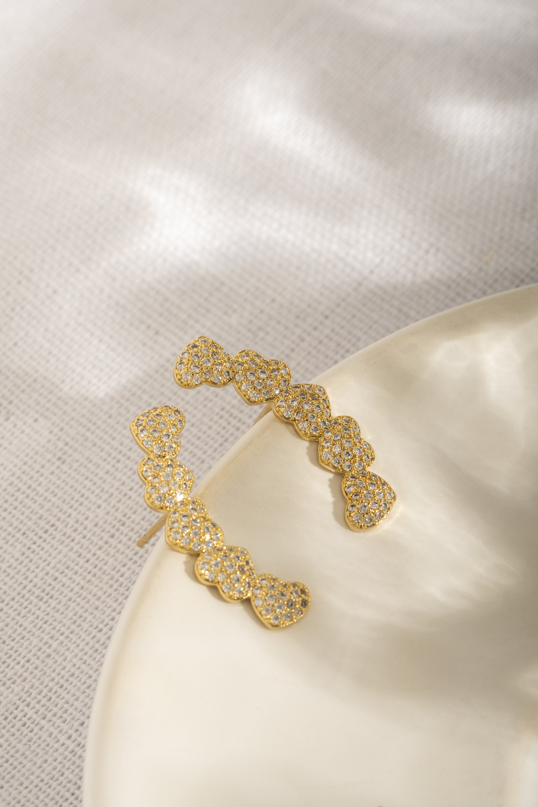 BRINCO EAR CUFF CORACOES MICRO ZIRCONIA