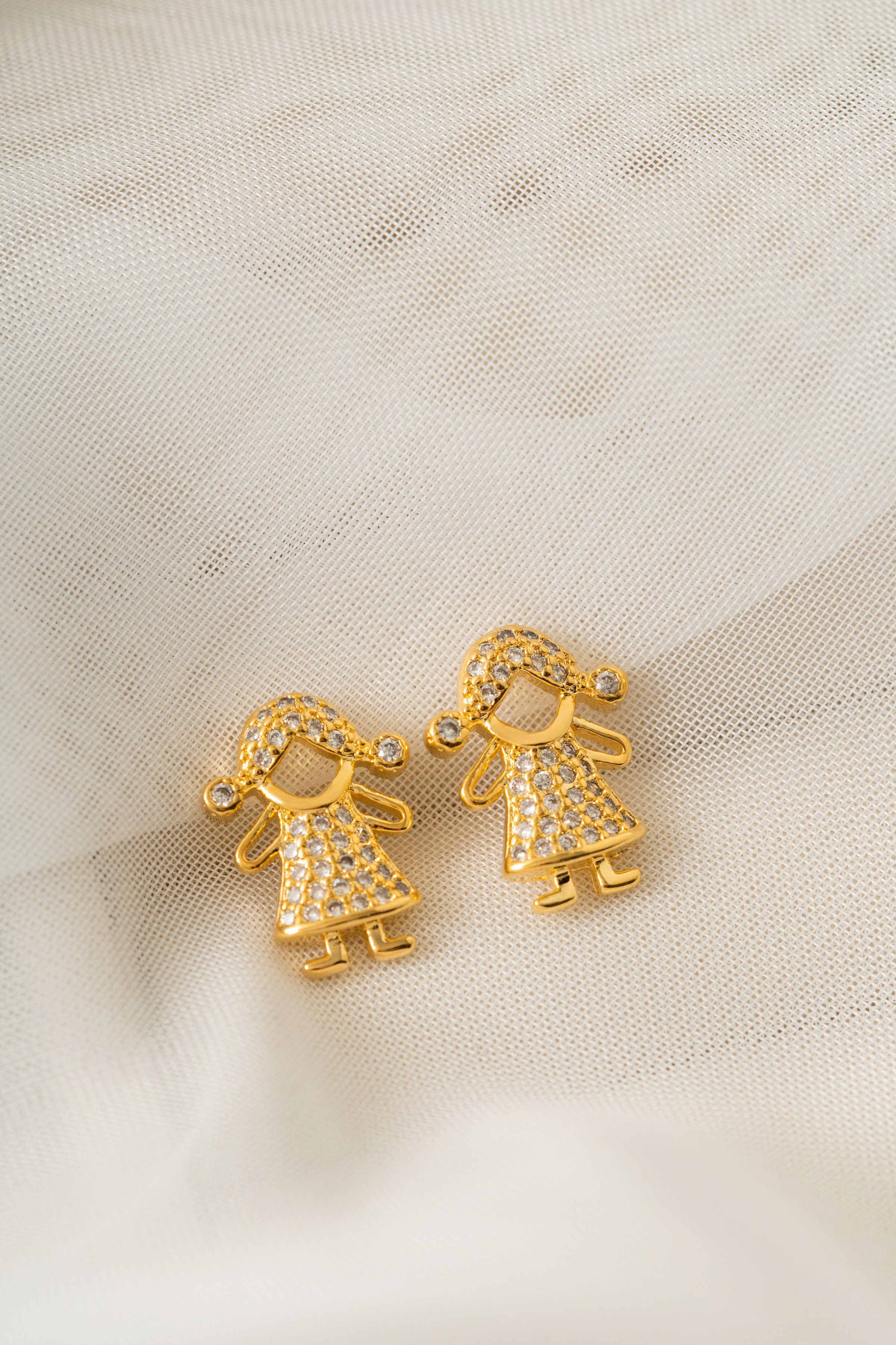 BRINCO MENINA MICRO ZIRCONIA DOURADO