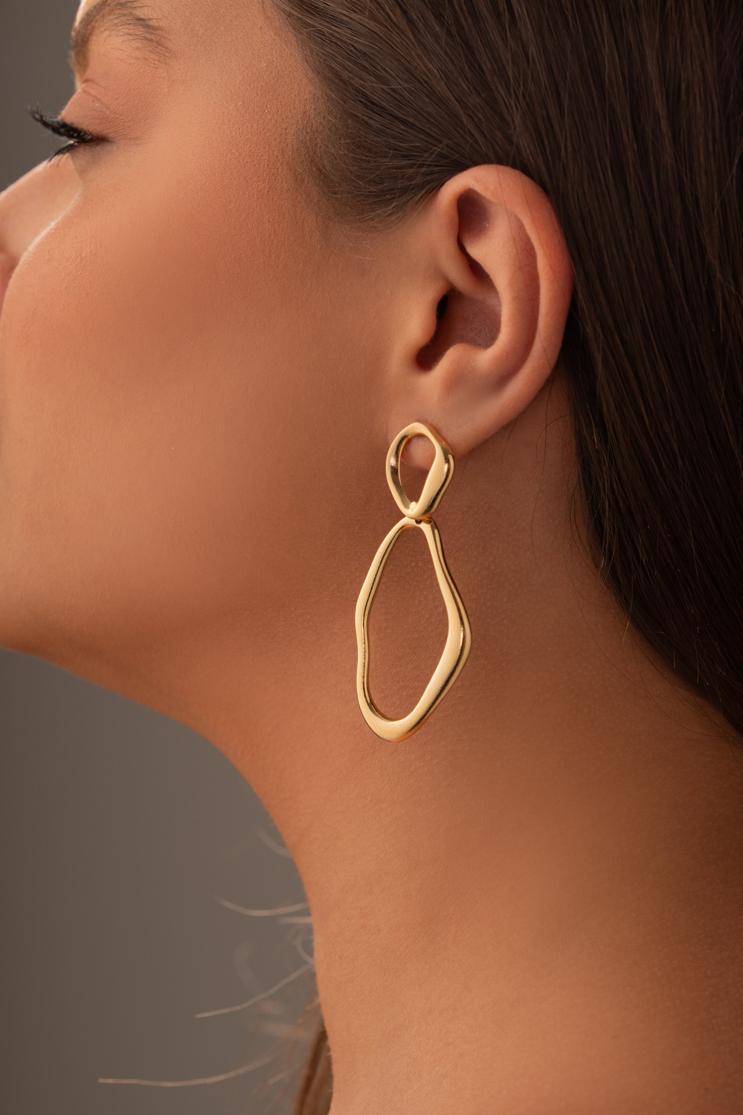 BRINCO LISO DOURADO
