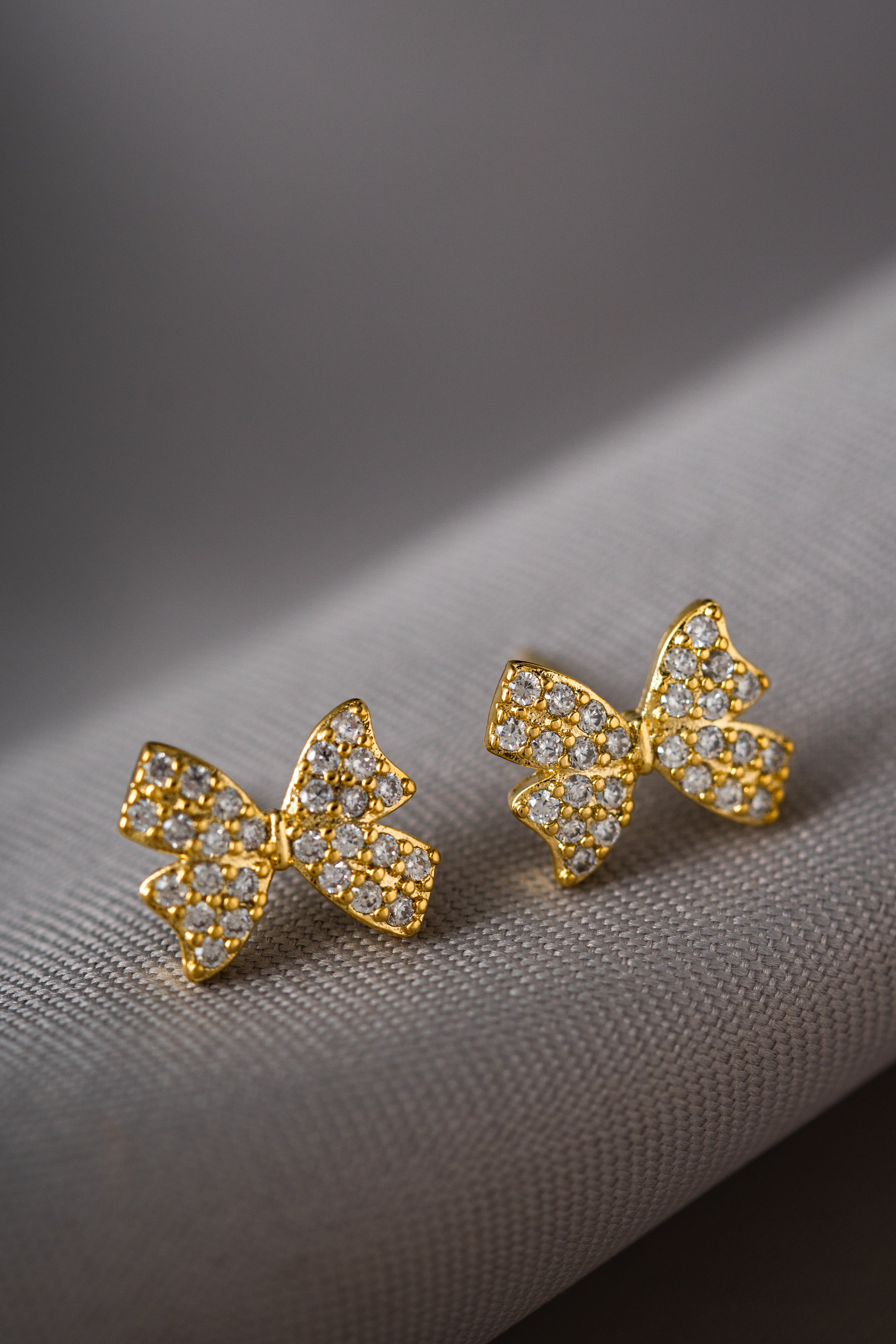 BRINCO LACO MICRO ZIRCONIA DOURADO