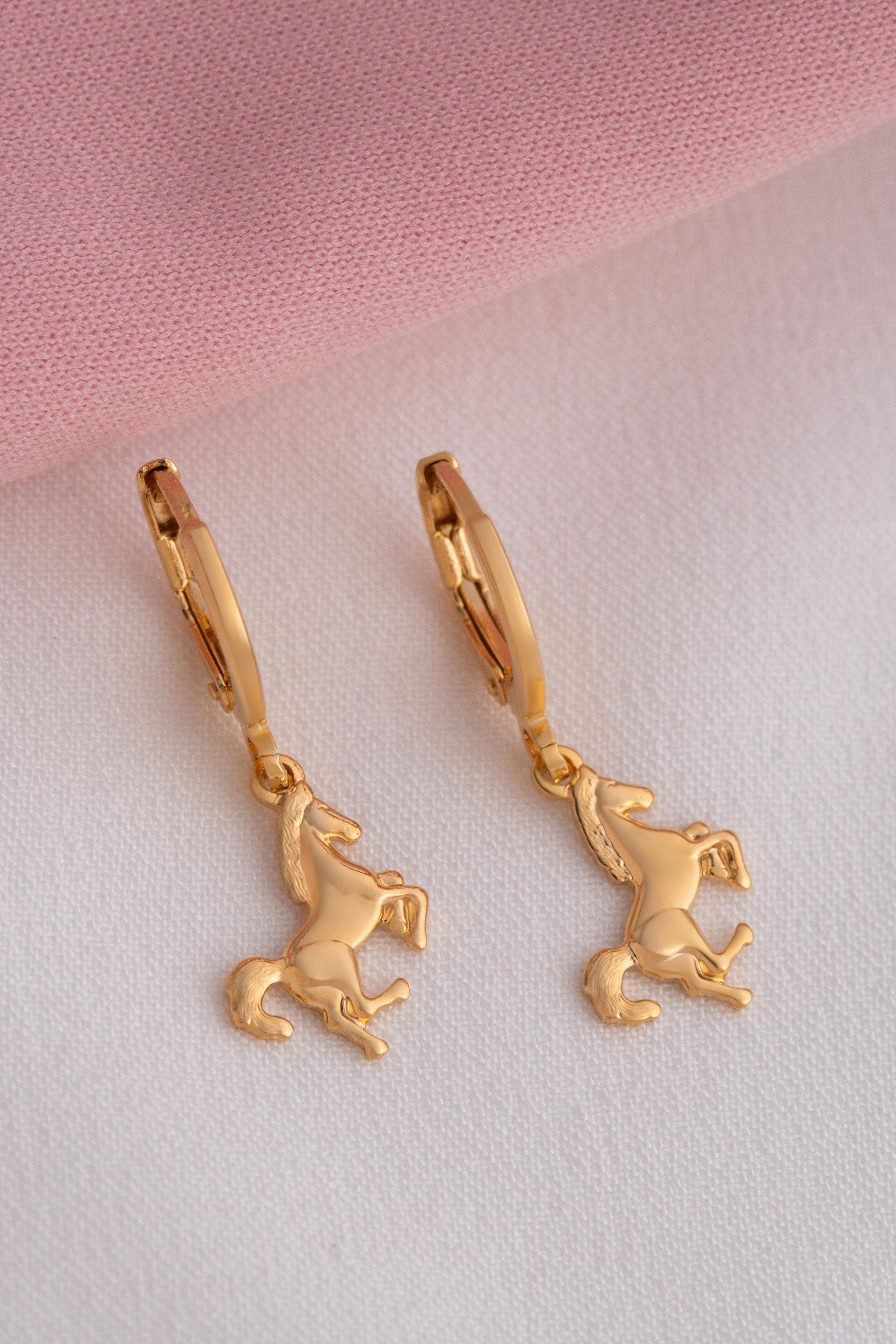 BRINCO INFANTIL ARGOLA CAVALO LISO DOURADO