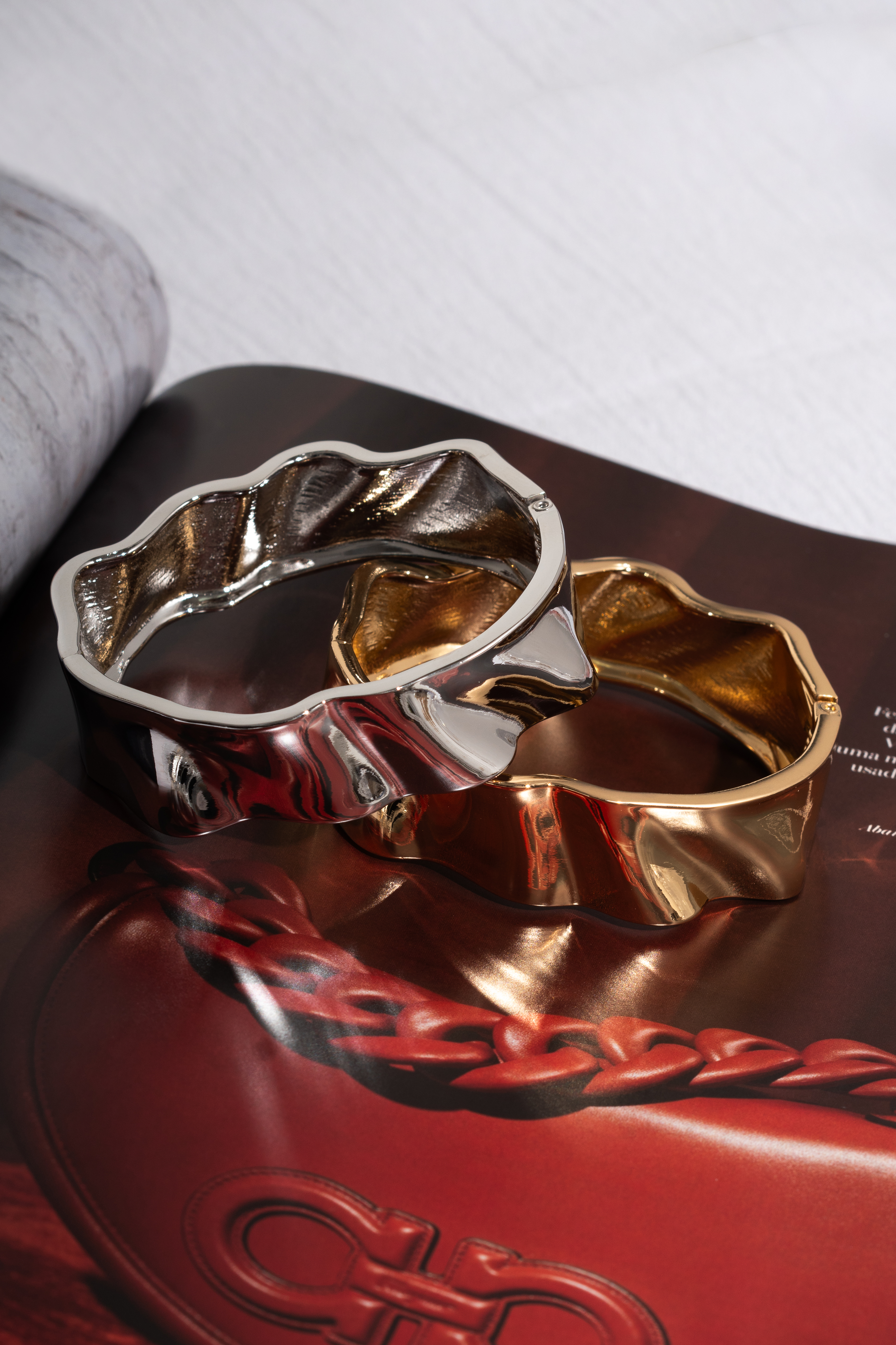 BRACELETE DETALHADO DOURADO