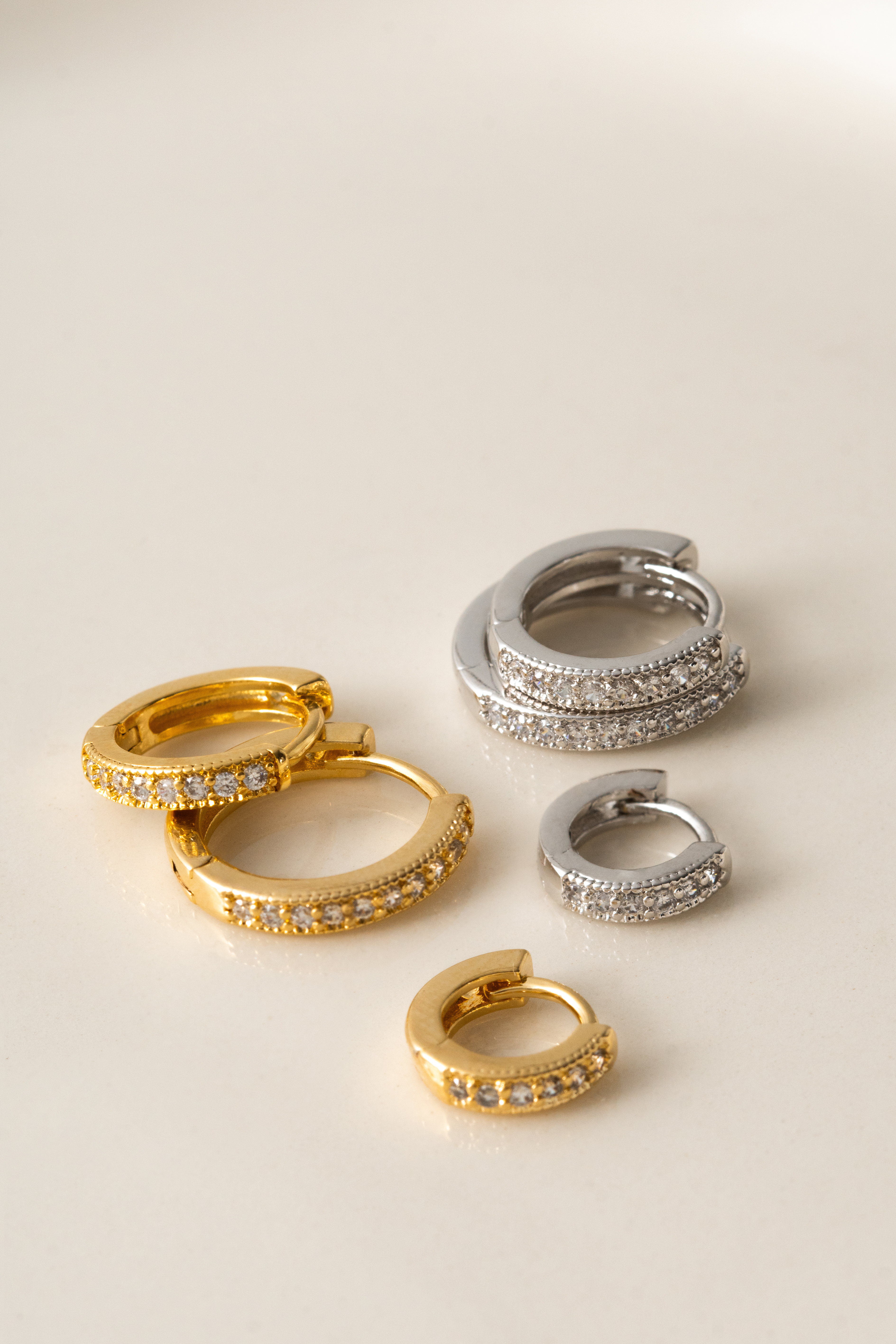 BRINCO TRIO ARGOLA MICRO ZIRCONIA DOURADO