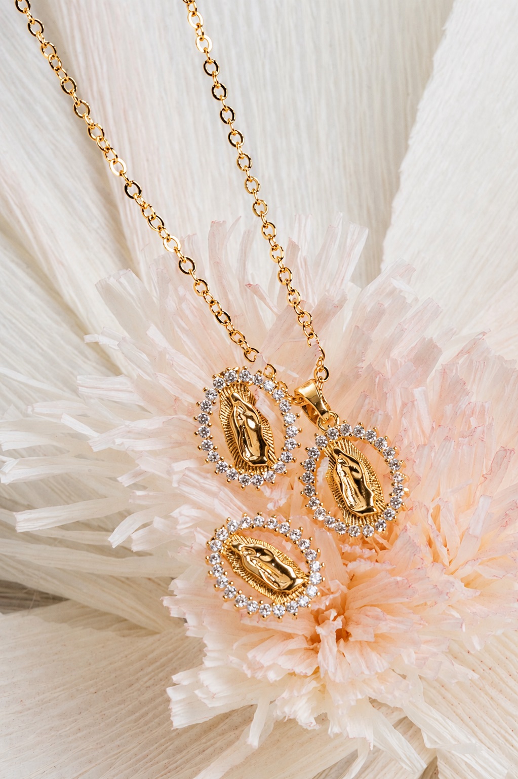 CONJUNTO NOSSA SENHORA DA GRACA MICRO ZIRCONIA DOURADO