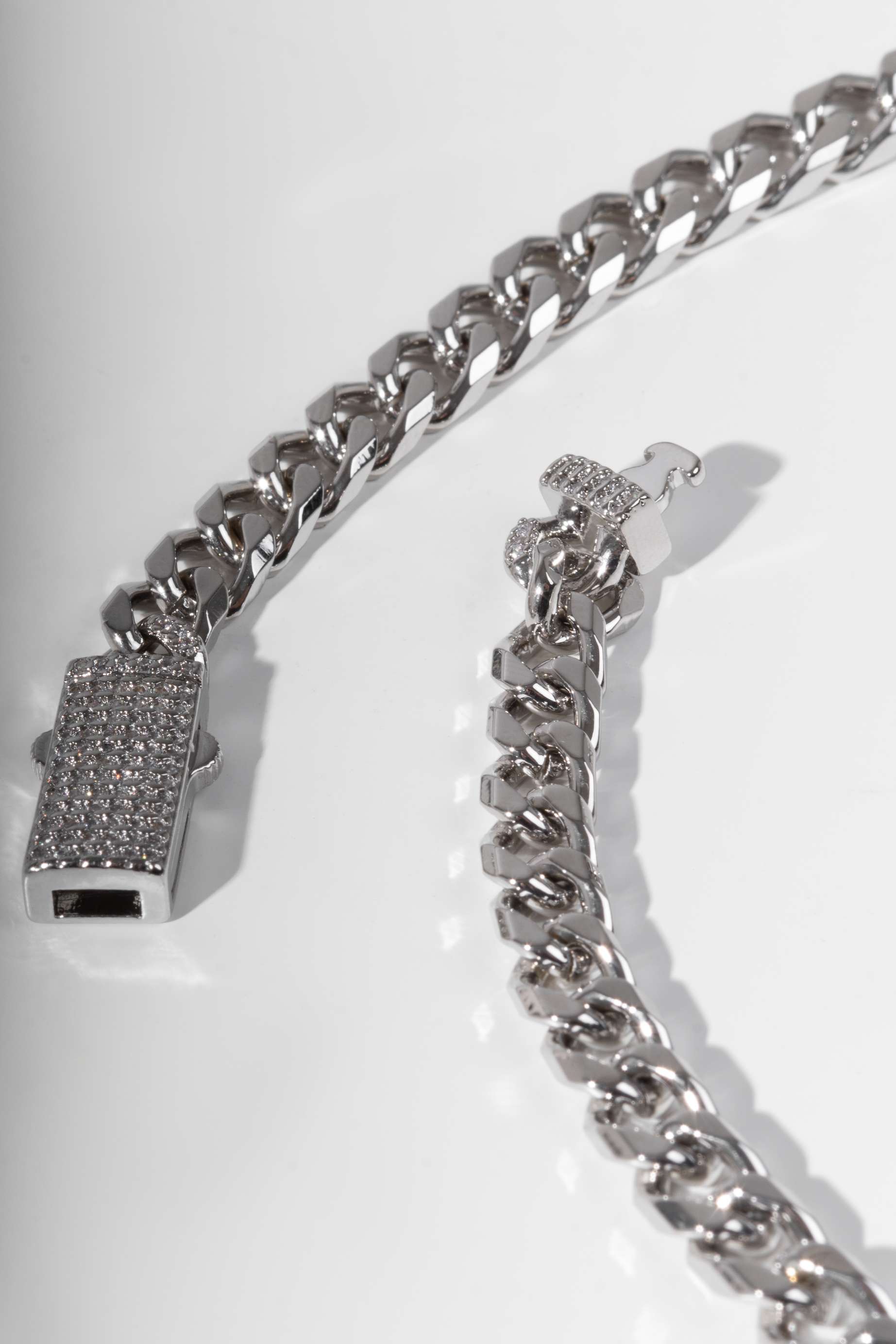 COLAR ELOS FECHO MICRO ZIRCONIA DOURADO
