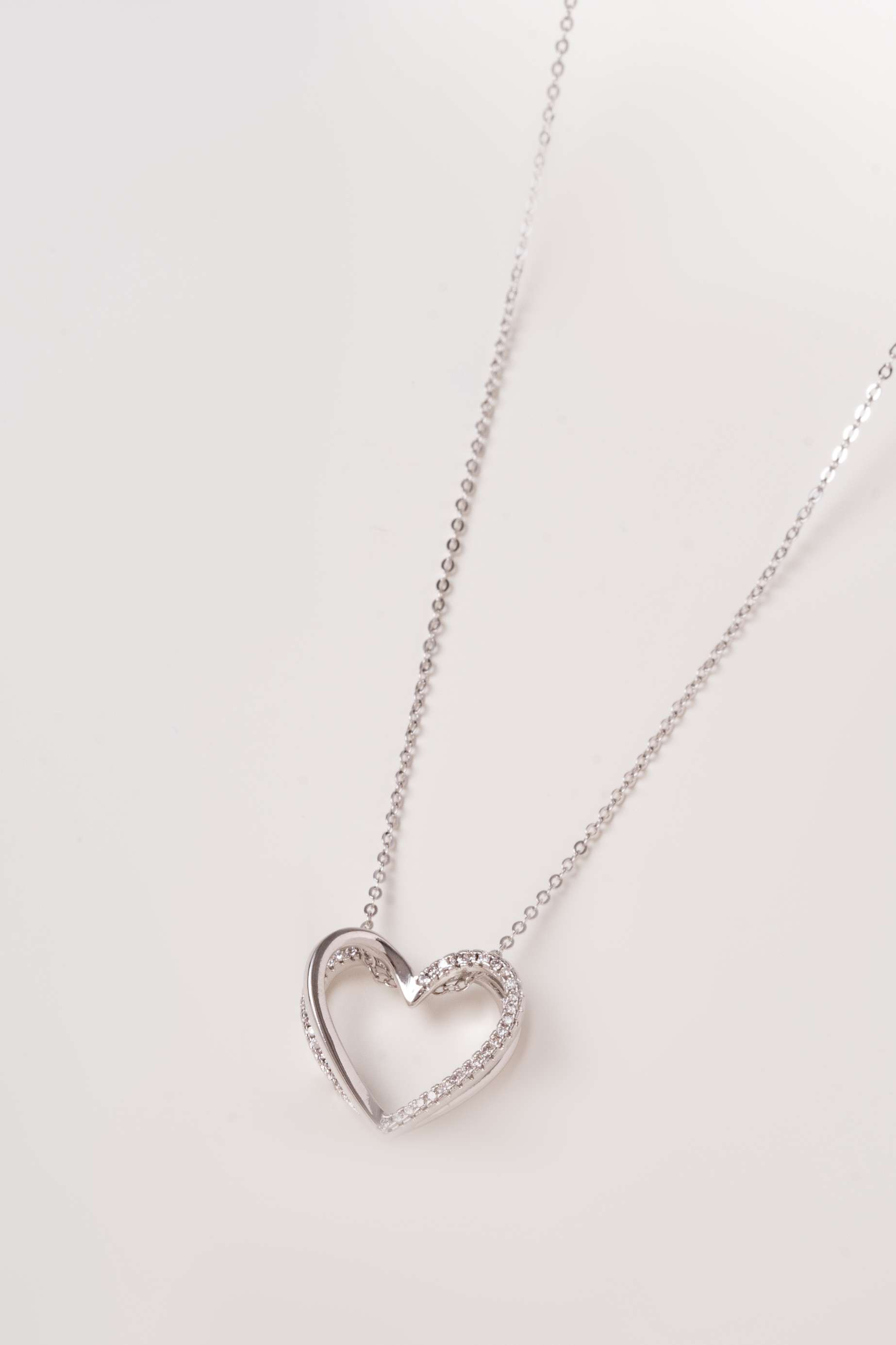 COLAR CORAÇÃO MICROZIRCONIA BRANCO 